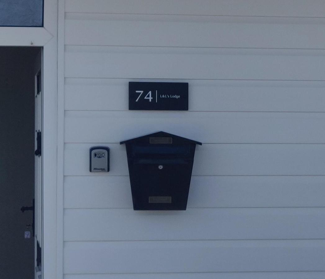 L&L'S Lodge, A Small But Perfectly Formed Chalet 查珀尔圣伦纳兹 外观 照片